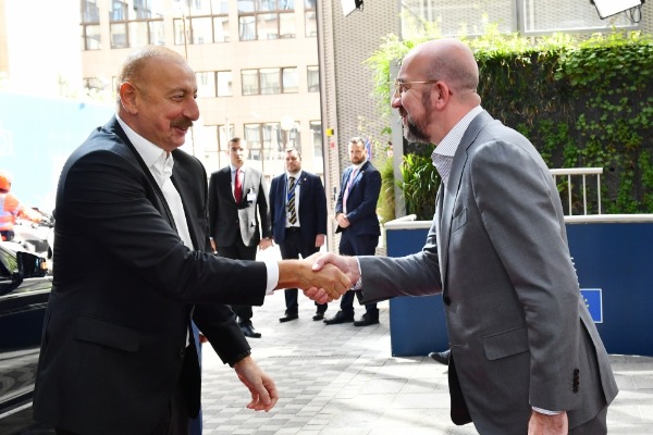 Brüsseldə Prezident İlham Əliyevin Avropa İttifaqı Şurasının Prezidenti Şarl Mişellə görüşü olub