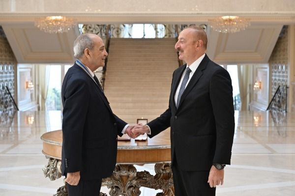 Azərbaycan Prezidenti İlham Əliyev Xalq artisti Rasim Balayevə “İstiqlal” ordenini təqdim edib