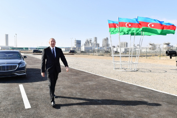 Prezident İlham Əliyev Sumqayıt Kimya Sənaye Parkında yeni müəssisələrin açılış və təməlqoyma mərasimlərində iştirak edib                                       YENİLƏNİB VİDEO